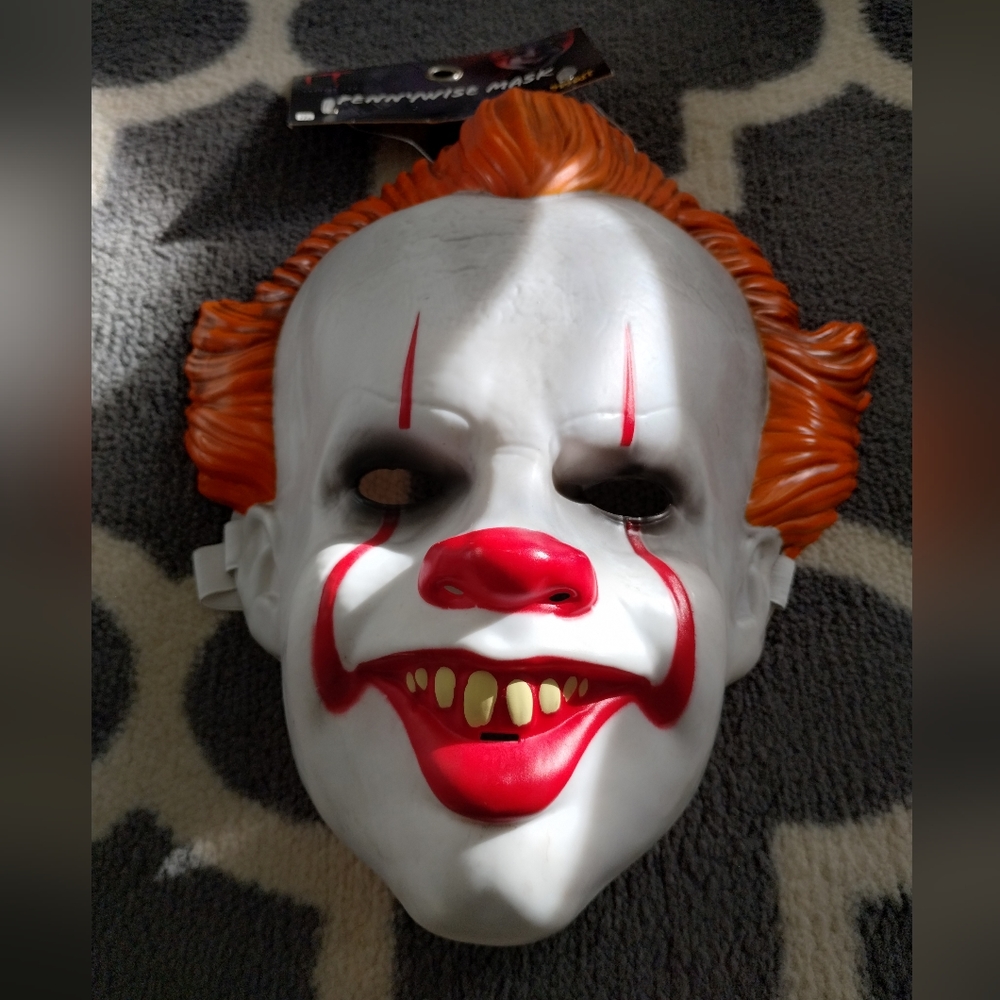NWT Pennywise Mask